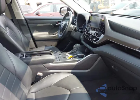 2022 Toyota Highlander Xle из США, поврежденный, VIN 5TDGZRAH9NS554266